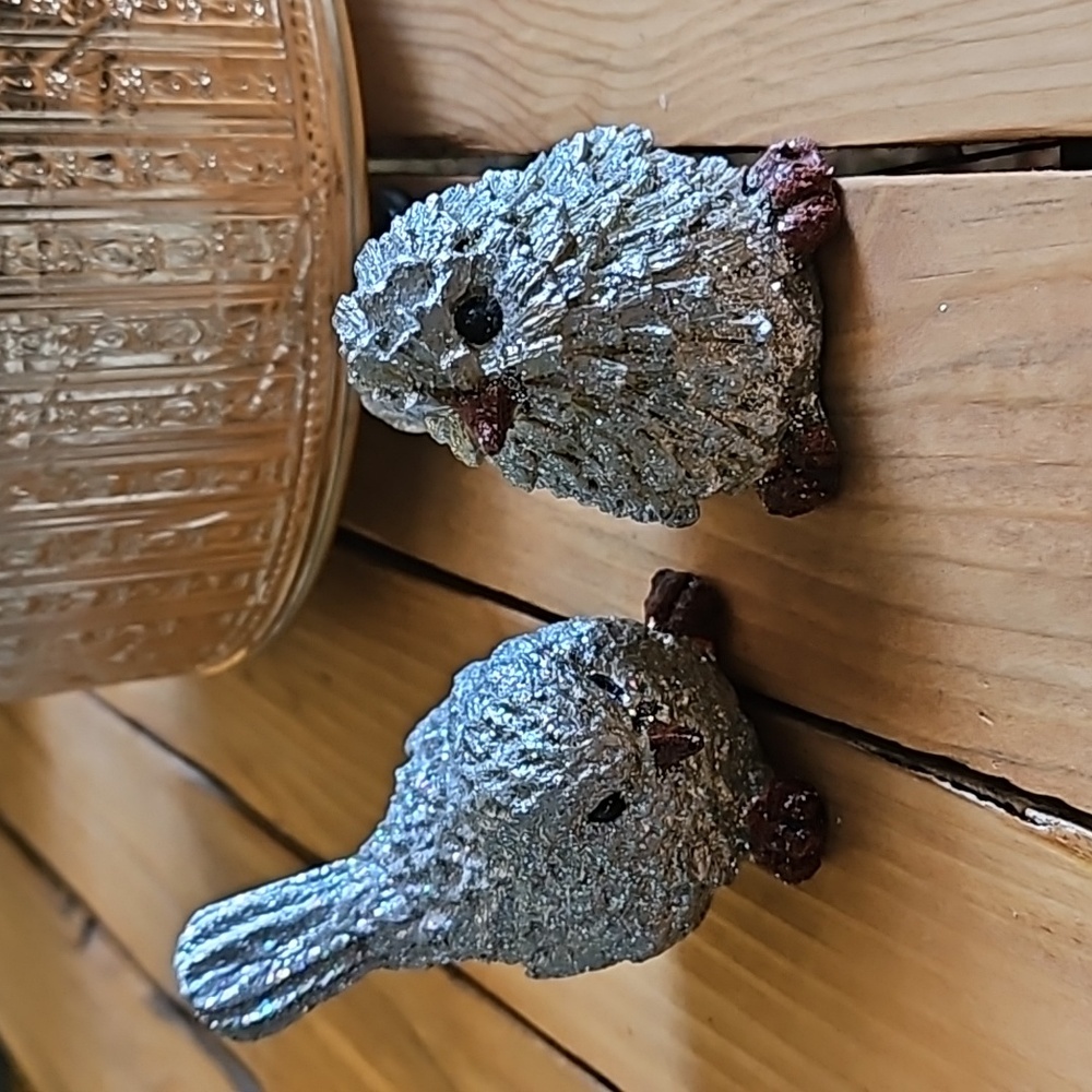 Decorative birds
